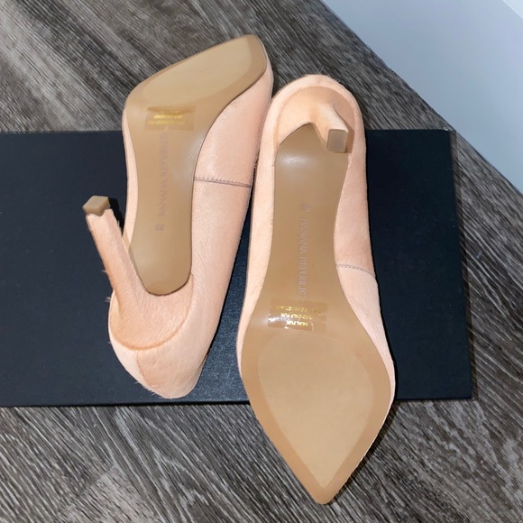 SOLD‼️ NEW Banana Republic Madison Pumps - Picture 2 of 3